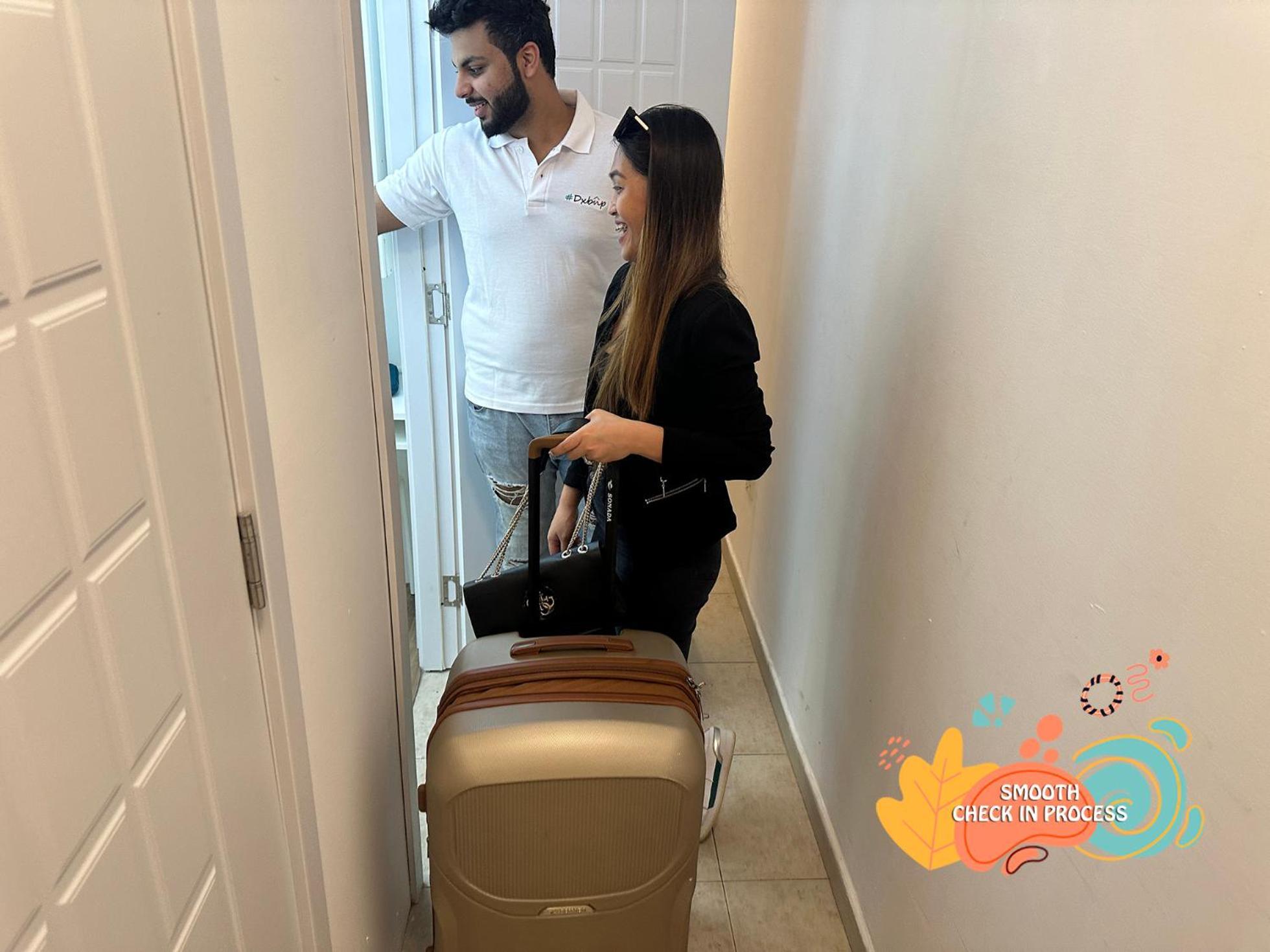 The Flex Partition Near Mall Of The Emirates Homestay