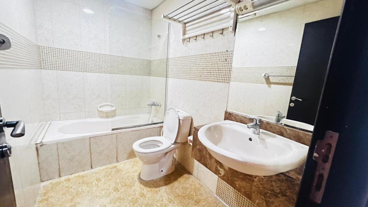 The Flex Partition Near Mall Of The Emirates Homestay