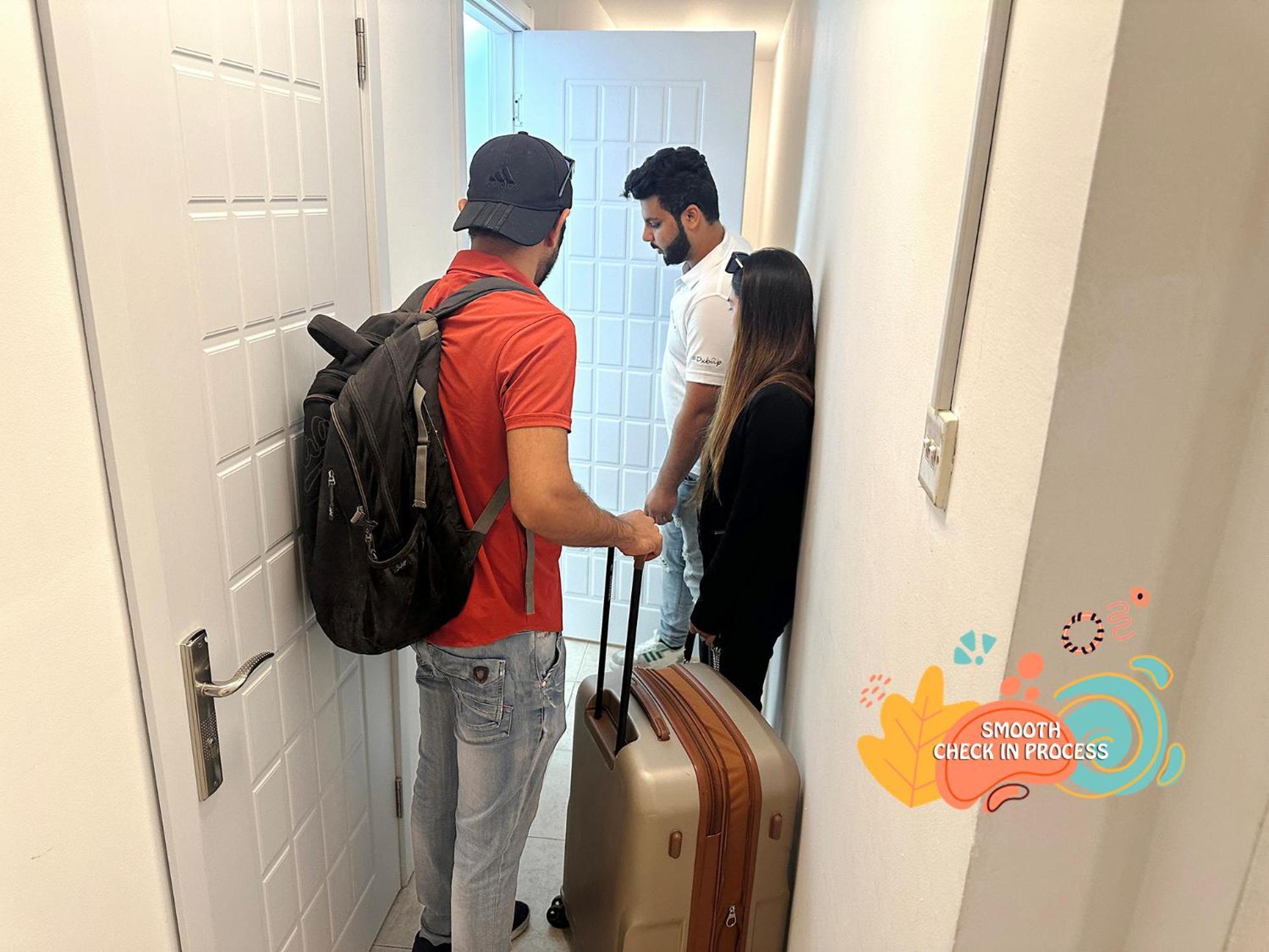 The Flex Partition Near Mall Of The Emirates Homestay